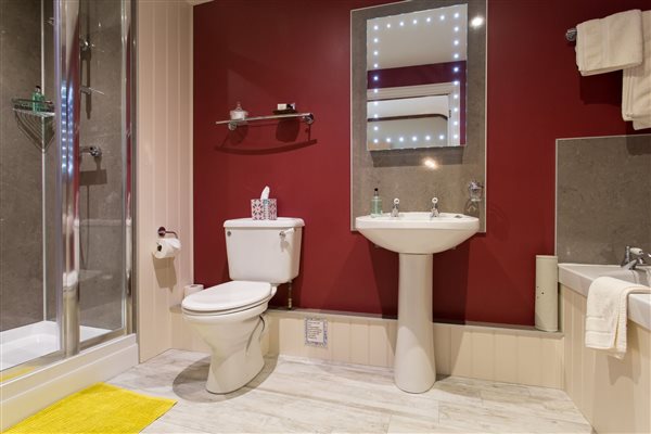 En suite bathroom